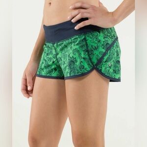 🌿 Lululemon Speed Short Size 4 – Slalom Green Bean Paisley Inkwell